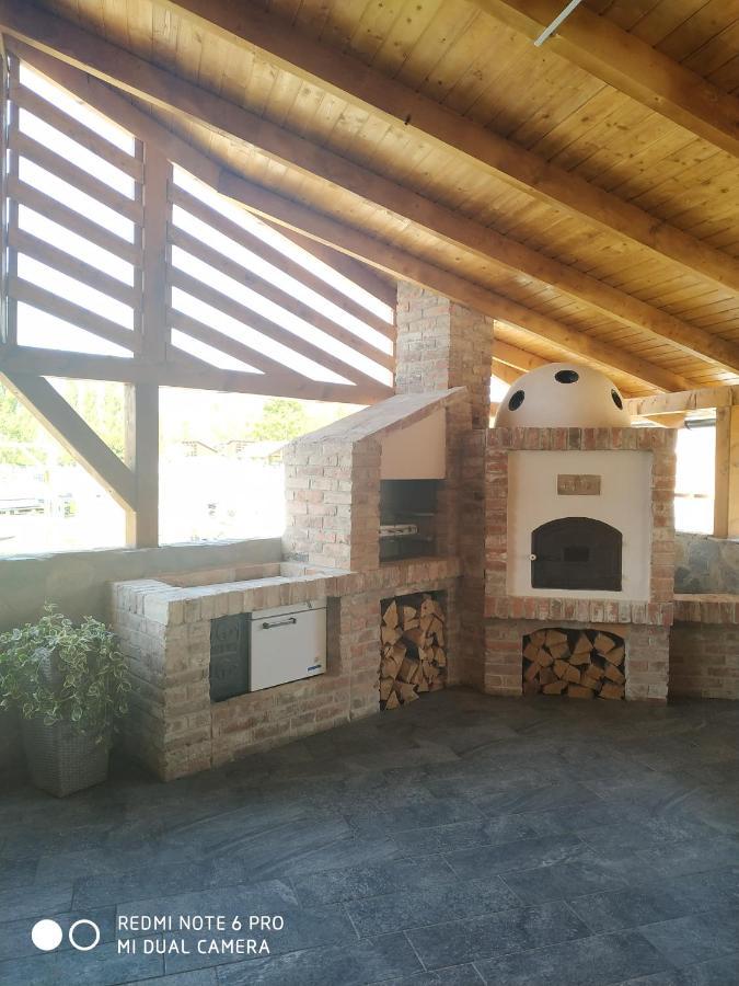 Tisza Panzio Es Apartman Tiszaujvaros Exterior photo