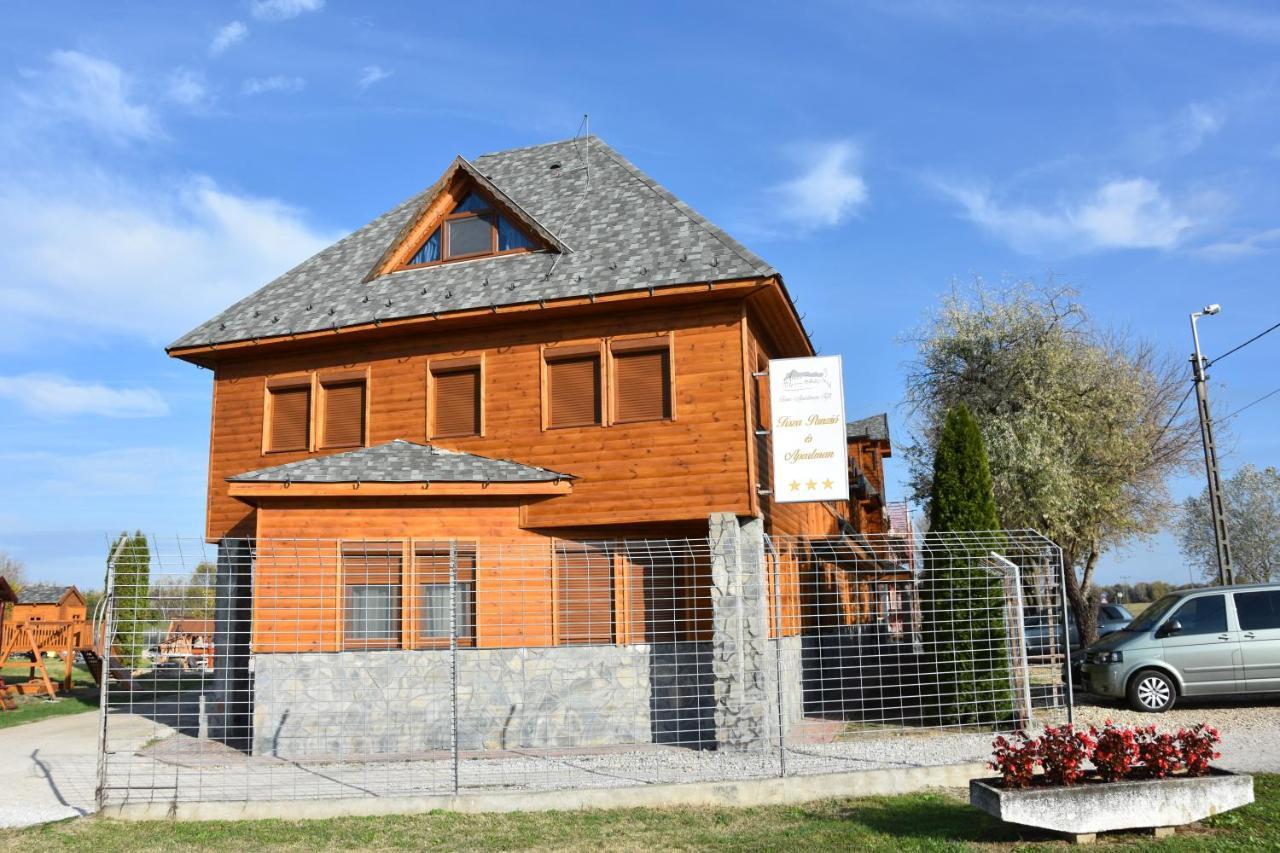 Tisza Panzio Es Apartman Tiszaujvaros Exterior photo