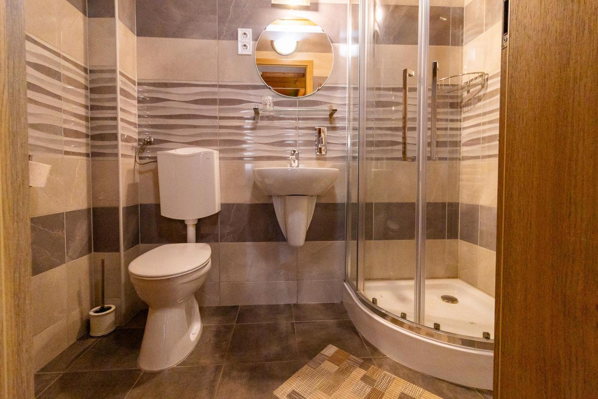 Tisza Panzio Es Apartman Tiszaujvaros Exterior photo